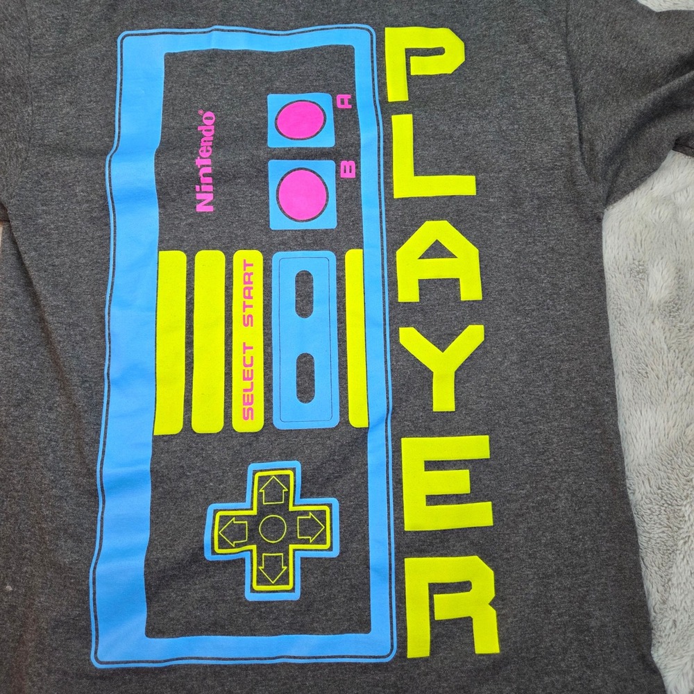 Nintendo NES Controller Graphic T Shirt Mens Medium‎ Gray Player Retro 2014